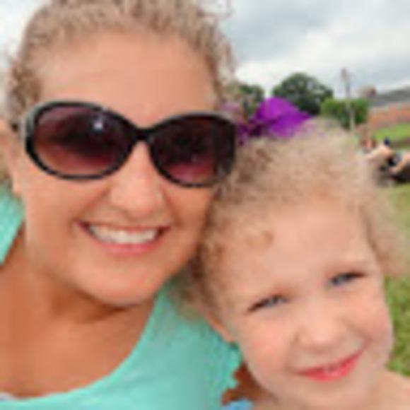 Meet your Posher, Stacie - Picture 1 of 1